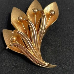 Vintage Marvella gold tone textured leaves brooch